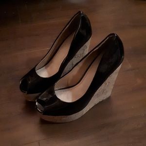 Le chateau size 6 black and cork wedges